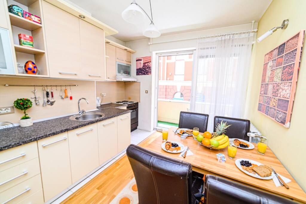 Cute And Cozy Studio With Cathedral View-Excellent Location SJJ Exterior foto